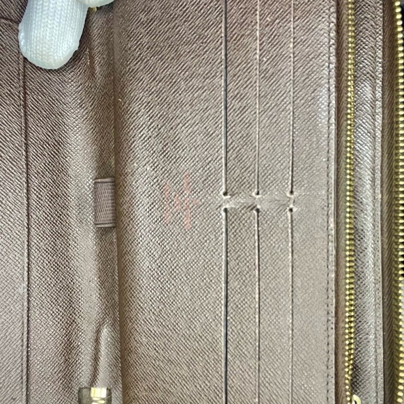 Luis Vuitton Damier zip wallet - Picture 10 of 13